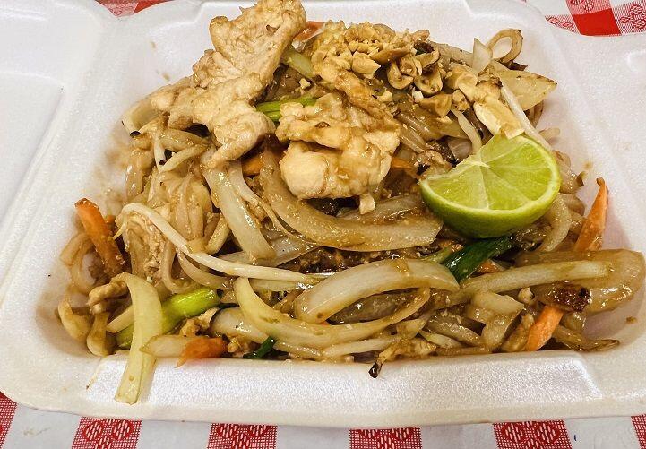 Pad thai with chicken