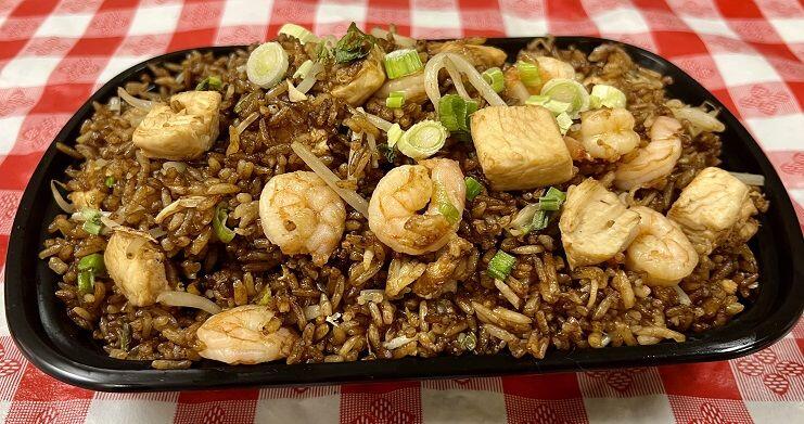 V-Arroz Frito con Pollo y Camarones