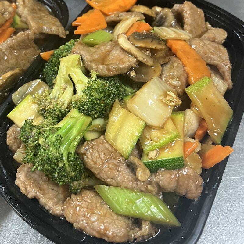 V-Carne de Res con Vegetales Chinos en Salsa de Ostras