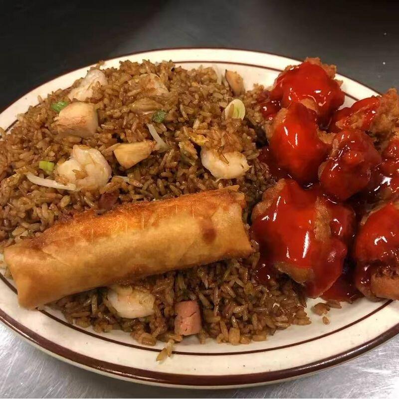 C- Arroz Especial. Pollo Agridulce. Lumpia(1) 